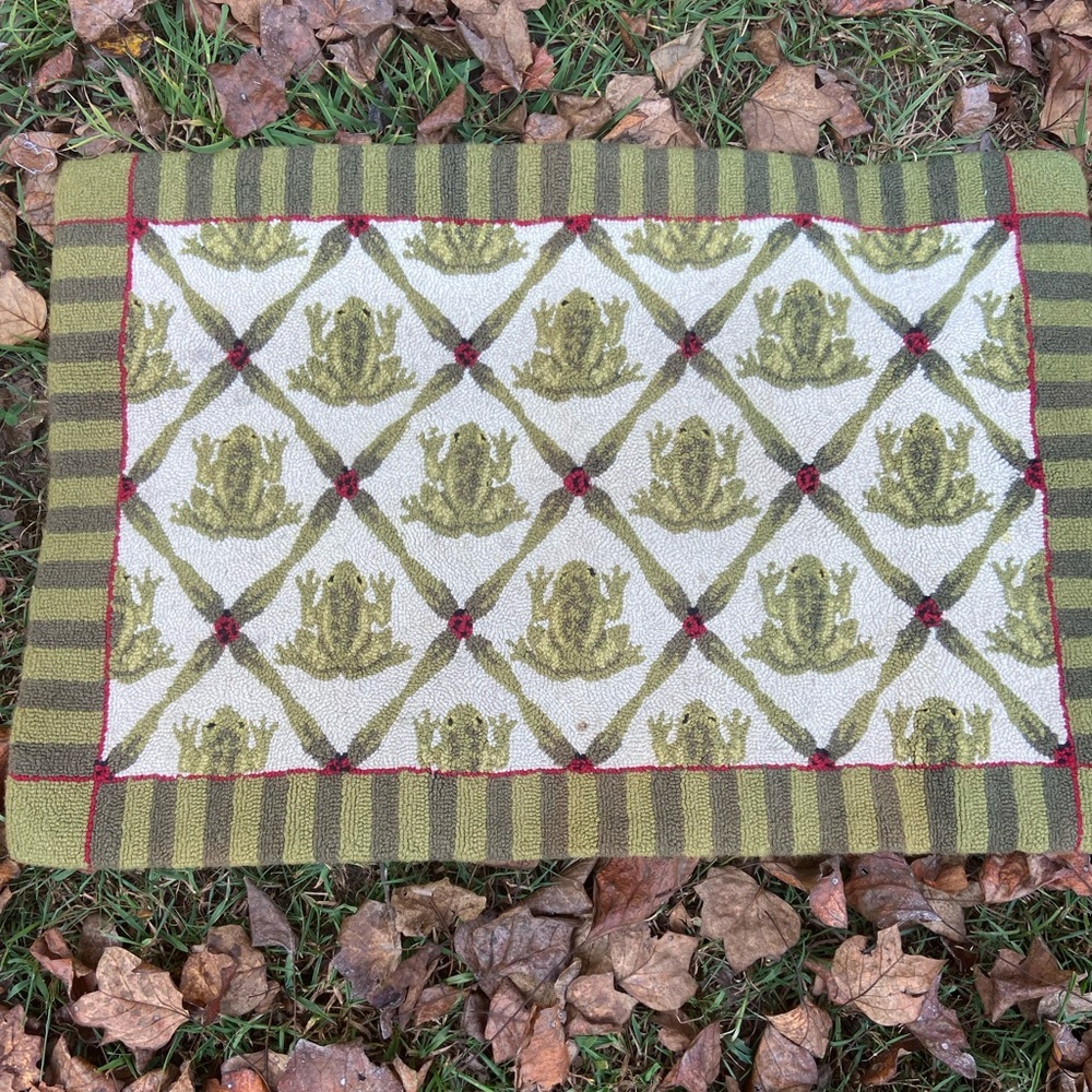 Vintage Hooked Rug with Frogs 24”x36”